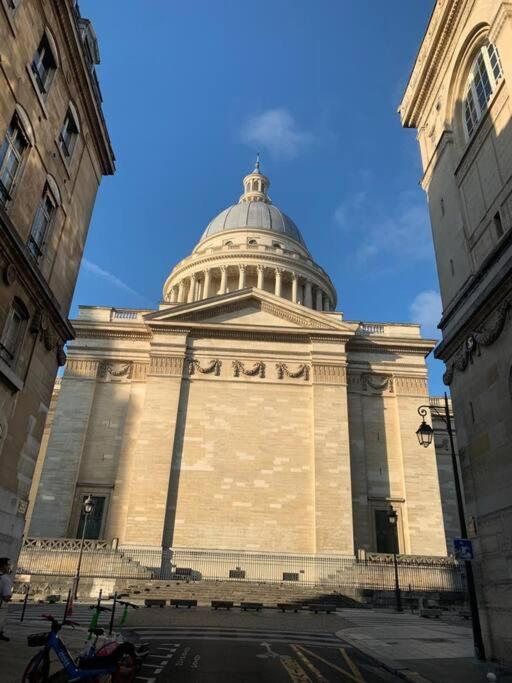 Appartement A Deux Pas Du Pantheon Avec Balcon 巴黎 外观 照片